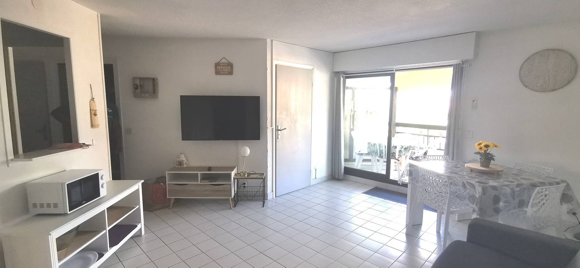 Appartement entier, Appartement 'Fréjus Plage' avec terrasse partagée et climatisation in Fréjus Plage, Fréjus