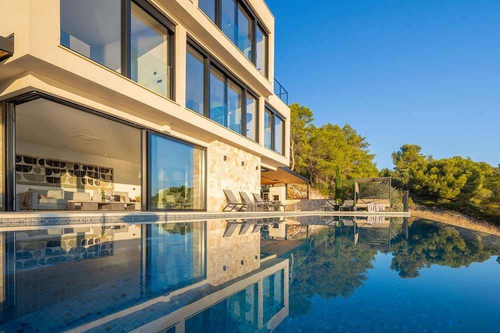 Breathtaking Villa Vis Five Bedroom Villa with the Pool in Vis Town, Vis (Dalmatia)