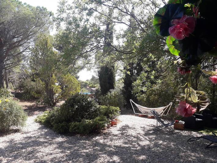 Gîte pour 4 personnes, avec Terrasse ainsi que Jardin et Piscine à Fabrezan