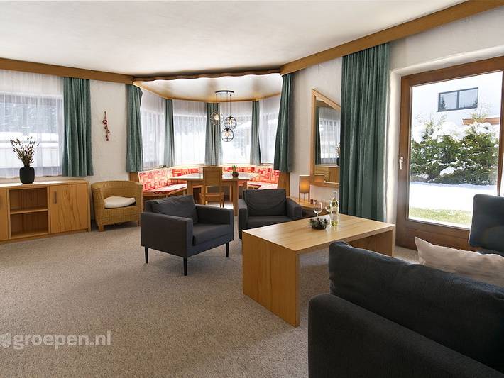 Ferienhaus für 28 Personen, mit Terrasse und Sauna sowie Balkon/Terrasse in Leutaschklamm - 2