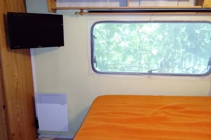 Chalet dans campingBien placé au calme, piscine à côté, belle terrasse à l'ombre in Sigean, Côte méditerranéenne (France)