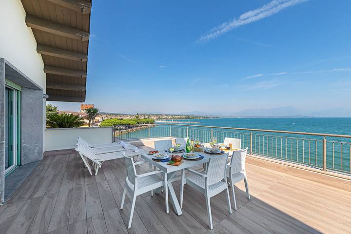 Loft per 8 persone, con vista lago e balcone in Desenzano del Garda
