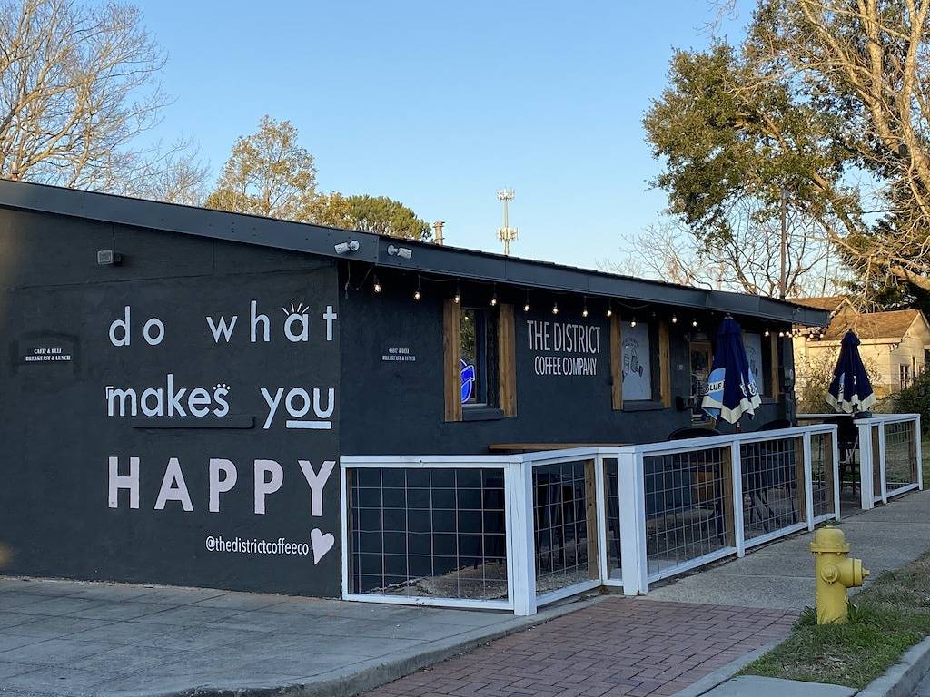 Walk to Government St! 6 guests, pet and family friendly, close to the beach! in Ocean Springs, Mississippi Gulf Coast