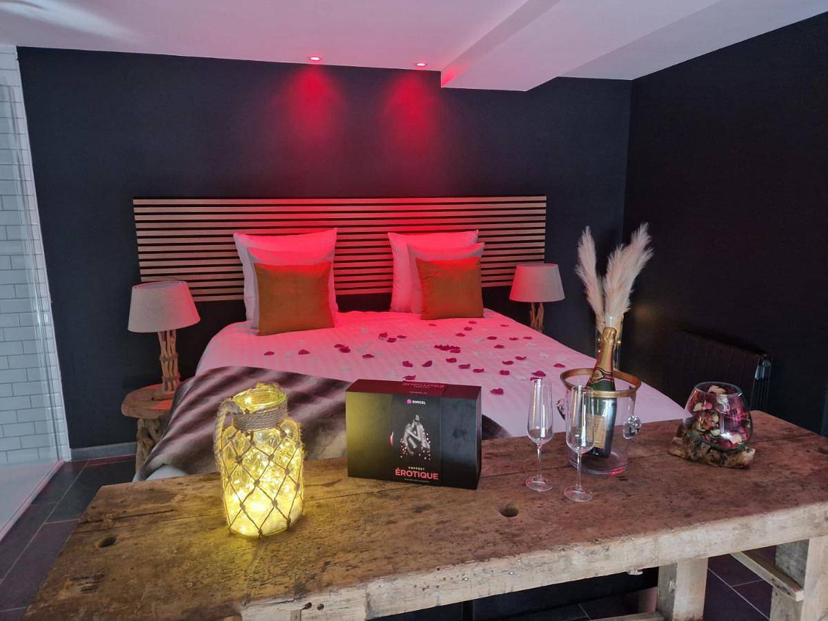 Quadruple Room with Private Bathroom in Gandelain, Parc naturel régional Normandie-Maine