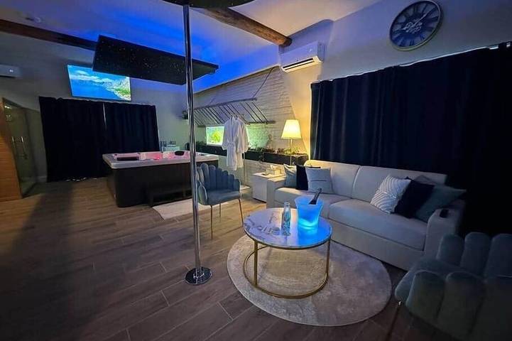 Location de vacances pour 4 personnes, avec jardin ainsi que jacuzzi et sauna à Crécy-sur-Serre - 4