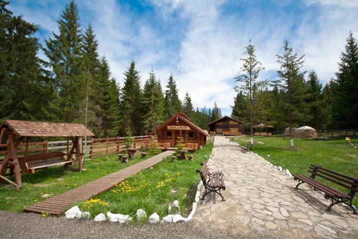 Station pour 2 personnes, avec piscine et jacuzzi ainsi que sauna et jardin dans Dorna-Arini - 4