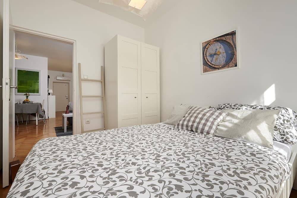 Appartement entier, Appartement romantique à deux chambres dans le centre de Trogir juste au dessus de Konoba Trs in Trogir, Split-Dalmatie