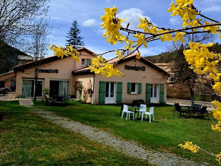 Hôtel, avec Terrasse ainsi que Jardin et Vue