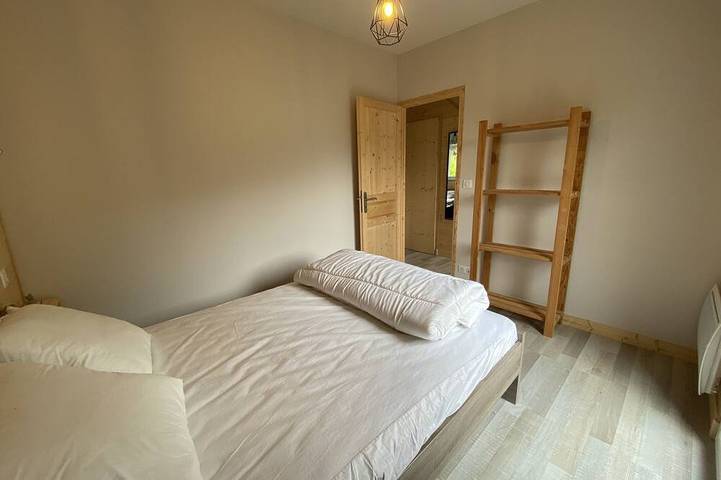 Gîte pour 10 personnes, avec Balcon et Jardin à Laveissière - 2