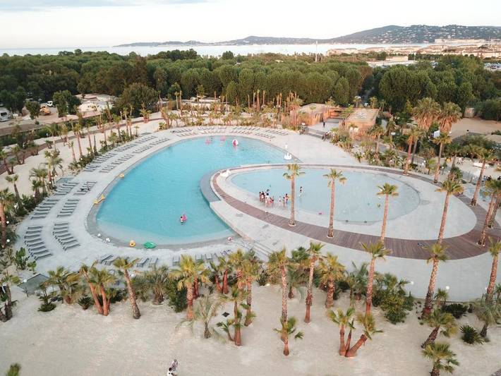 Camping voor 4 personen, with Balkon and Terras as well as Zwembad and Uitzicht in Grimaud