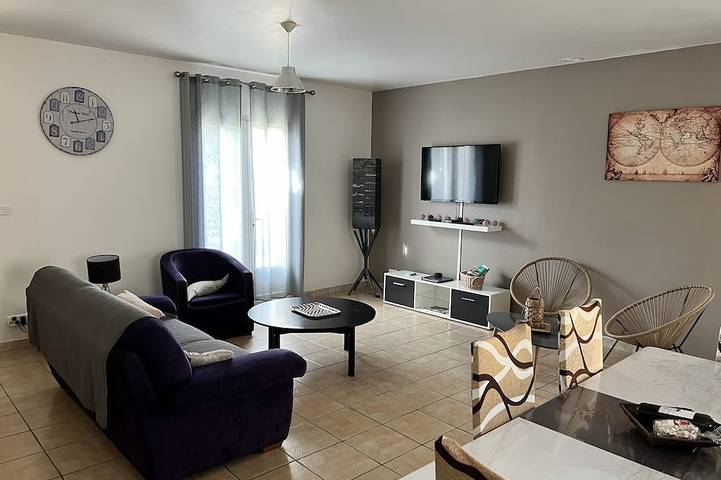 Location de vacances pour 6 personnes, avec terrasse et jardin à Saint-Michel-l'Observatoire - 2