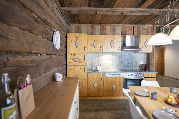 Ganze Wohnung, Chasa Rustica: Moderne 3-Zimmerwohnung mit traditionellem Engadiner Flair in Sent in Sent, Unterengadin