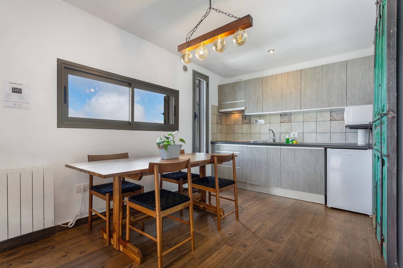 Entire apartment, Romantic Apartment 'Golosa 3' with Fireplace, Wi-Fi, Shared Pool & Jacuzzi in Cañeño, La Orotava