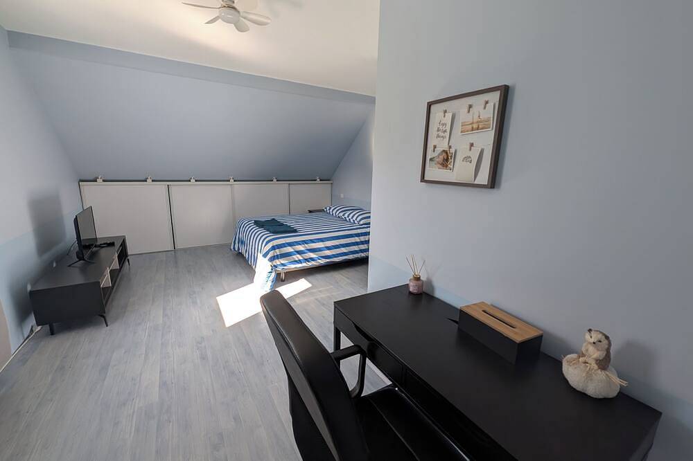 Appartamento intero, Swimming pool, jacuzzi, terrace and games for young and old, 5km from Switzerland! in Saints Pierre et Paul, Doubs