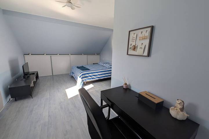 Ganze Wohnung, Swimming pool, jacuzzi, terrace and games for young and old, 5km from Switzerland! in Saints Pierre et Paul, Französischer Jura