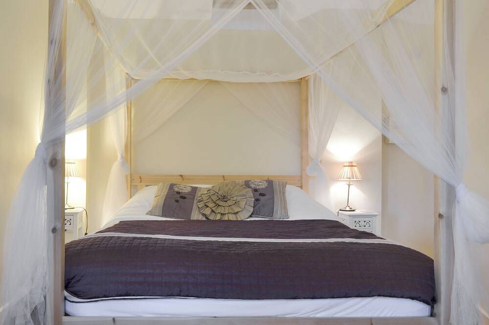 1 bedroom accommodation in Binknoll, near Royal Wootton Bassett in Royal Wootton Bassett, Wiltshire