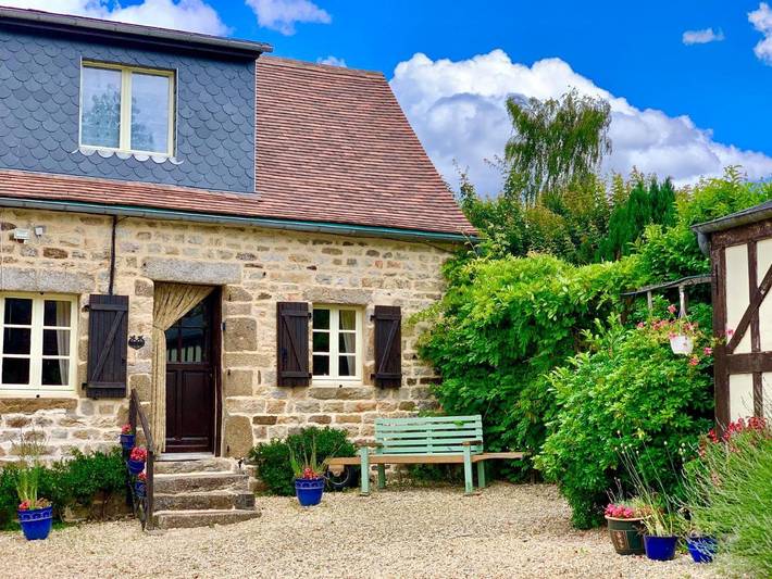 Location de vacances pour 4 personnes, avec Terrasse ainsi que Jardin et Vue à Domfront