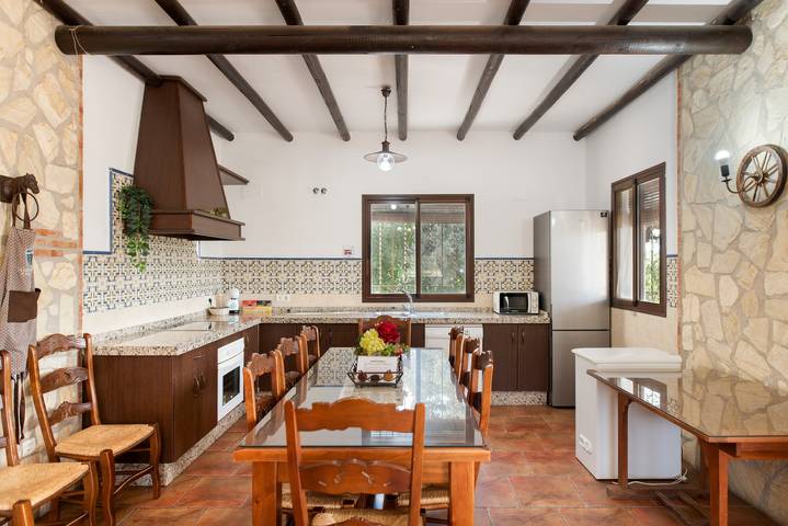 Country House 'La Sierrezuela - Families Only' with Mountain Views, Wi-Fi & Air Conditioning in Posadas, Córdoba Province