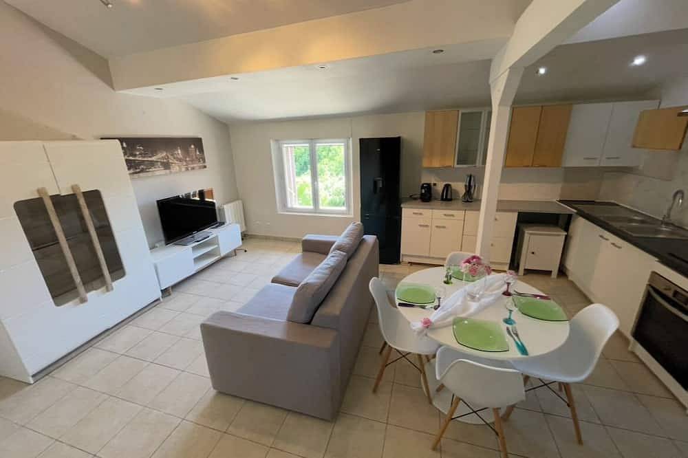 Apartamento entero, 50 sqm apartment in Vaugneray - Quiet, nature and comfort 18 km from Lyon in Vaugneray, Ródano