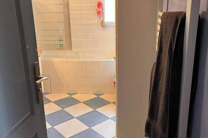 Gîte pour 8 personnes, avec jardin à Abrest - 4