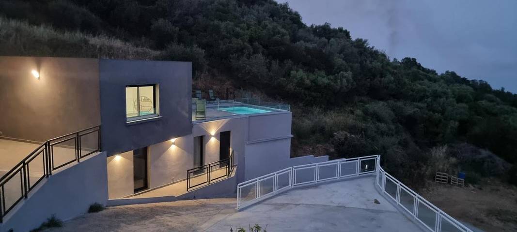 Villa pour 4 personnes, avec terrasse ainsi que piscine et vue à Bastia - 3