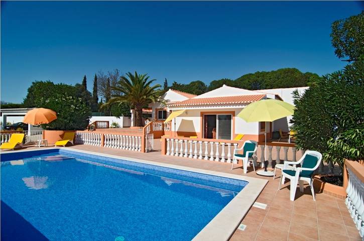 Villa für 8 Personen, mit Terrasse und Garten