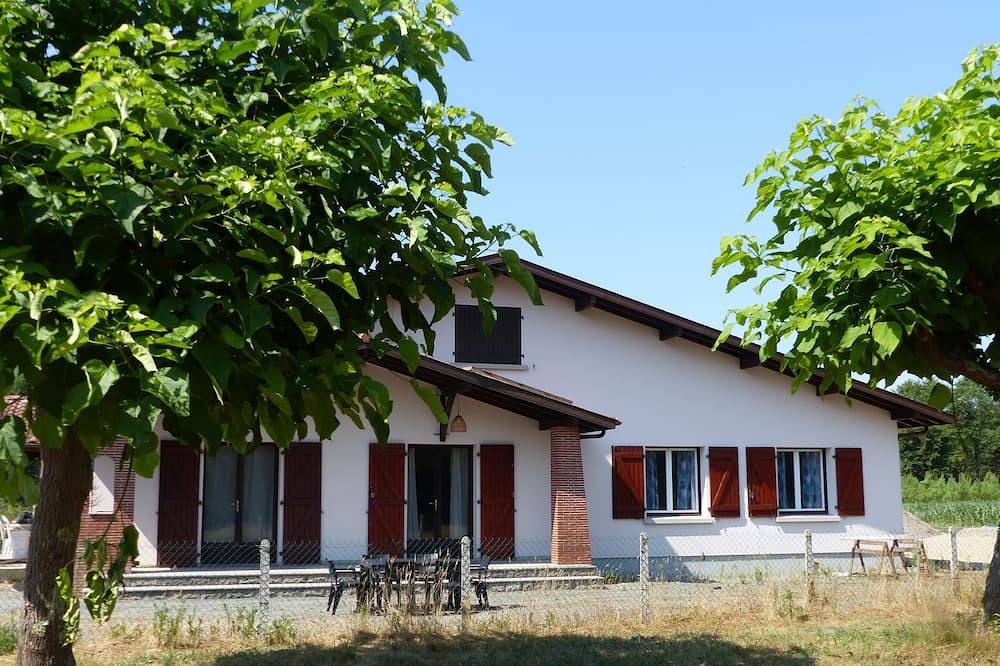 Vacation home in Landes: Chez Pépète, \"Catalpas\" accommodation in Magescq, Dax region