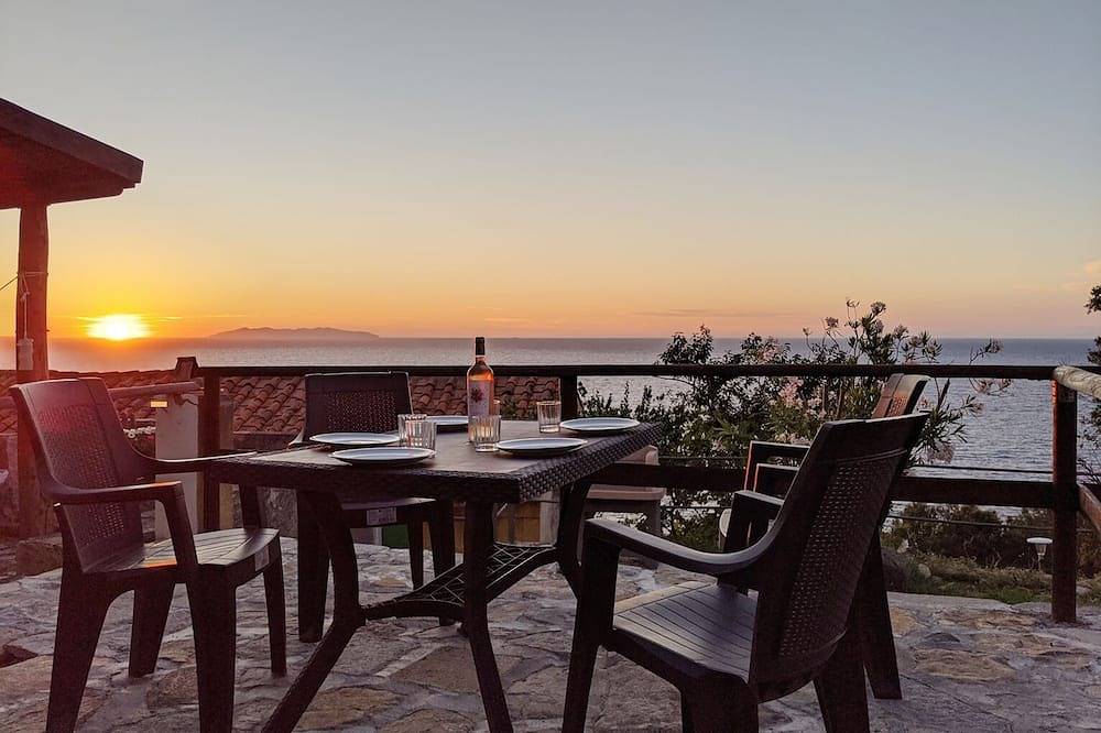 Jolie villa vue mer dans le Parc Naturel - Mer, nature et coucher de soleil. in Sant'Andrea, Marciana