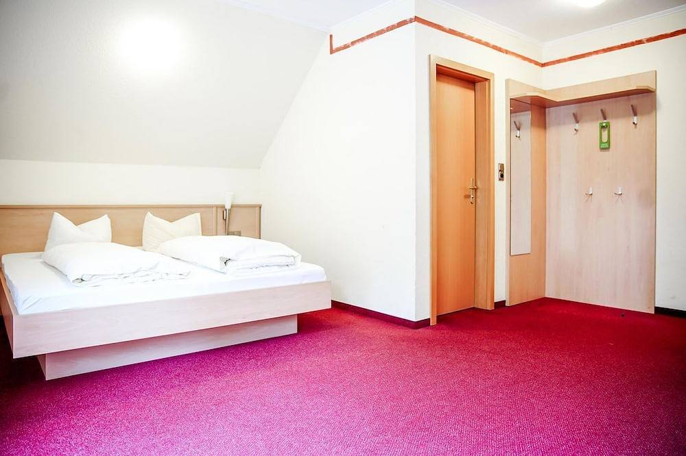 Komfortables und vielseitiges 6er Penthouse Zimmer - Perfekt für Erholung - in Züschen, Winterberg