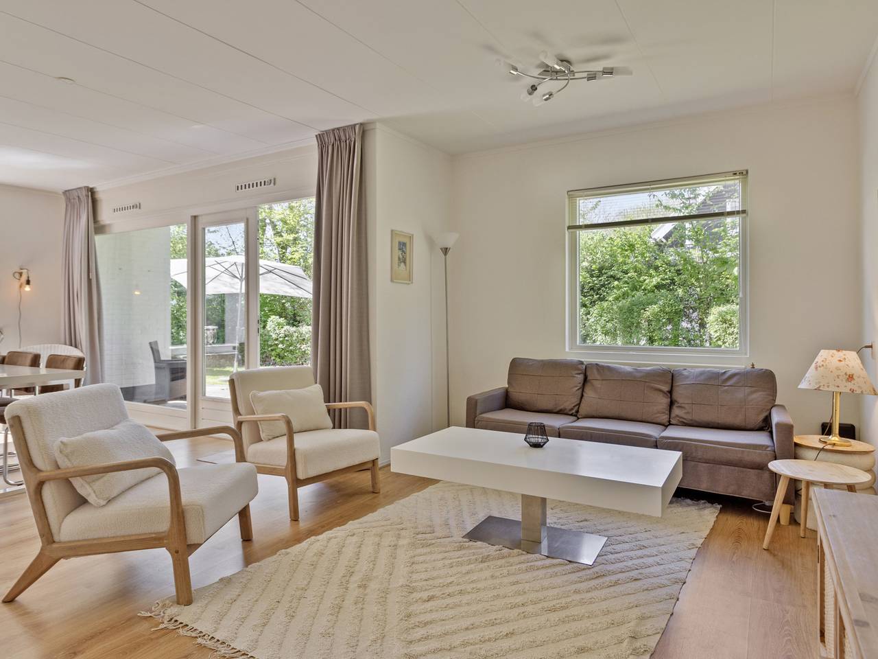 Strandhuis met heerlijke tuin in het groen in Groot Valkenisse, Biggekerke