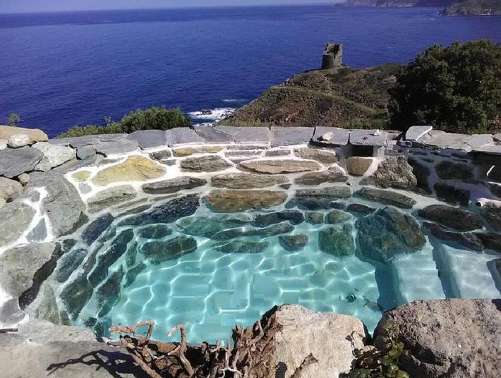 Location de vacances pour 4 personnes, avec Balcon et Terrasse ainsi que Jardin et Piscine dans Plage de la Marine de Scalo
