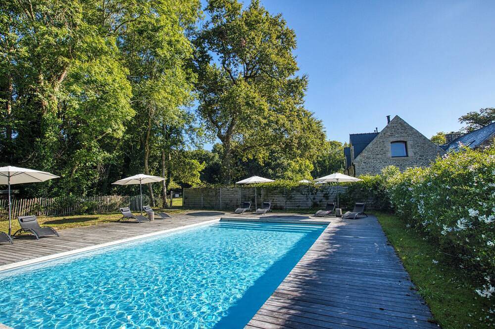 Longère Jardin Piscine et vue - Logement 1 in Locoal-Mendon, Côte des Mégalithes