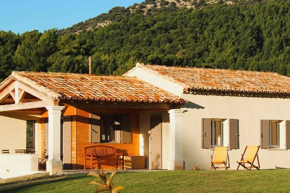 Villa Garance at the foot of Mont Ventoux in Le Barroux, Parque natural regional del Mont Ventoux