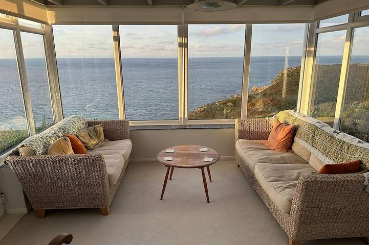 Holiday rental for 8 people, with garden in Porthcurno