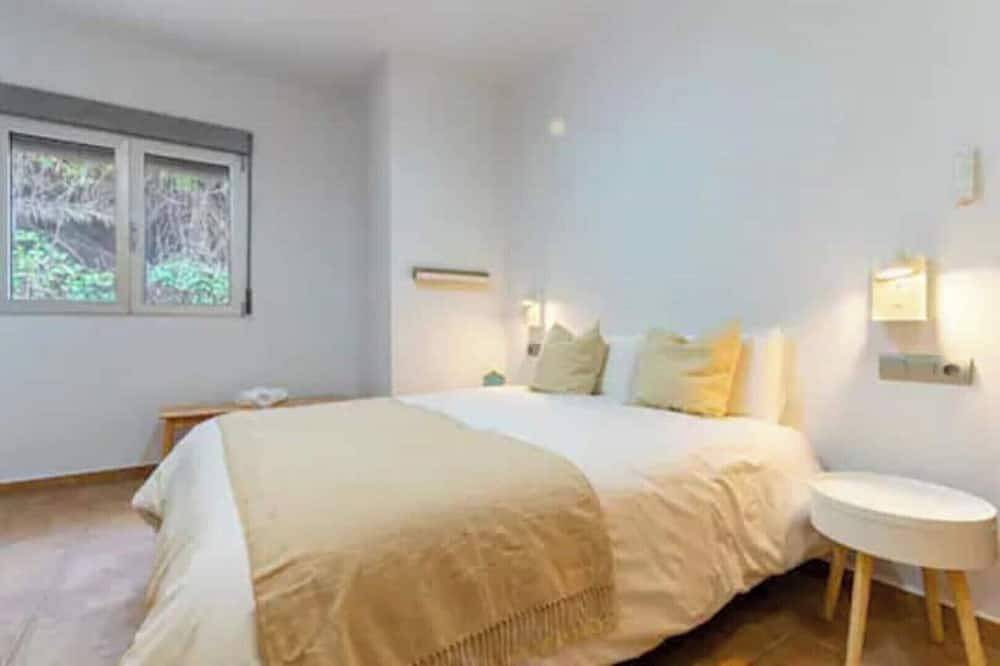 Cozy Villa in Alicante with pool & Bbq in El Barrio, Alicante