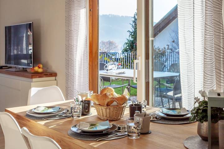 Ganze Wohnung, Fewo Bodenseeoase Traumwohnung für 2 - 6 Personen mit Blick auf den See und Garten in Öhningen, Untersee