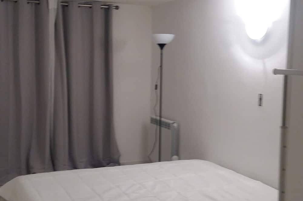 Appartement entier, Grand Gîte de 5 pieces100 m2 à 25mm Paris; 35mm Disney ;15 mm orly; 30mm Cdg; in Yerres, Essonne