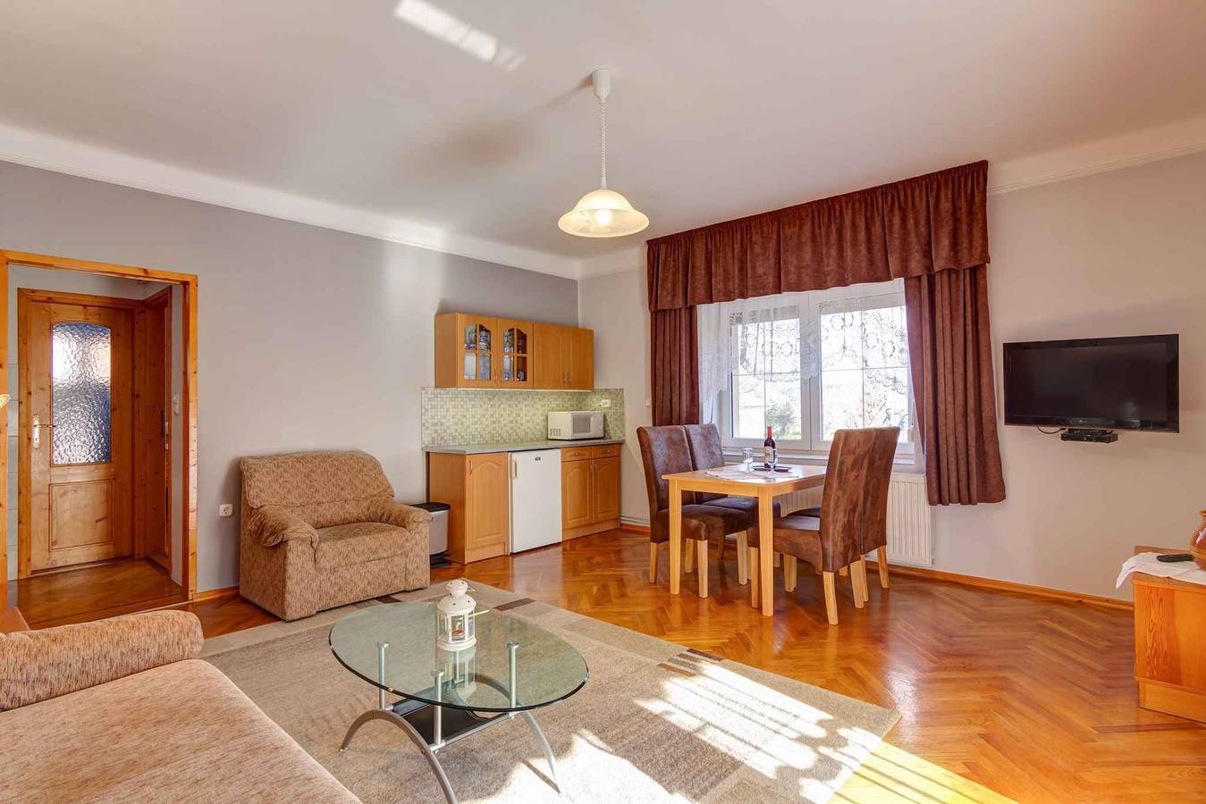 Ganze Ferienwohnung, Ferienwohnung mit therapeutische Massage, Klimaanlage und Wlan  in Heviz, Keszthely und Umgebung