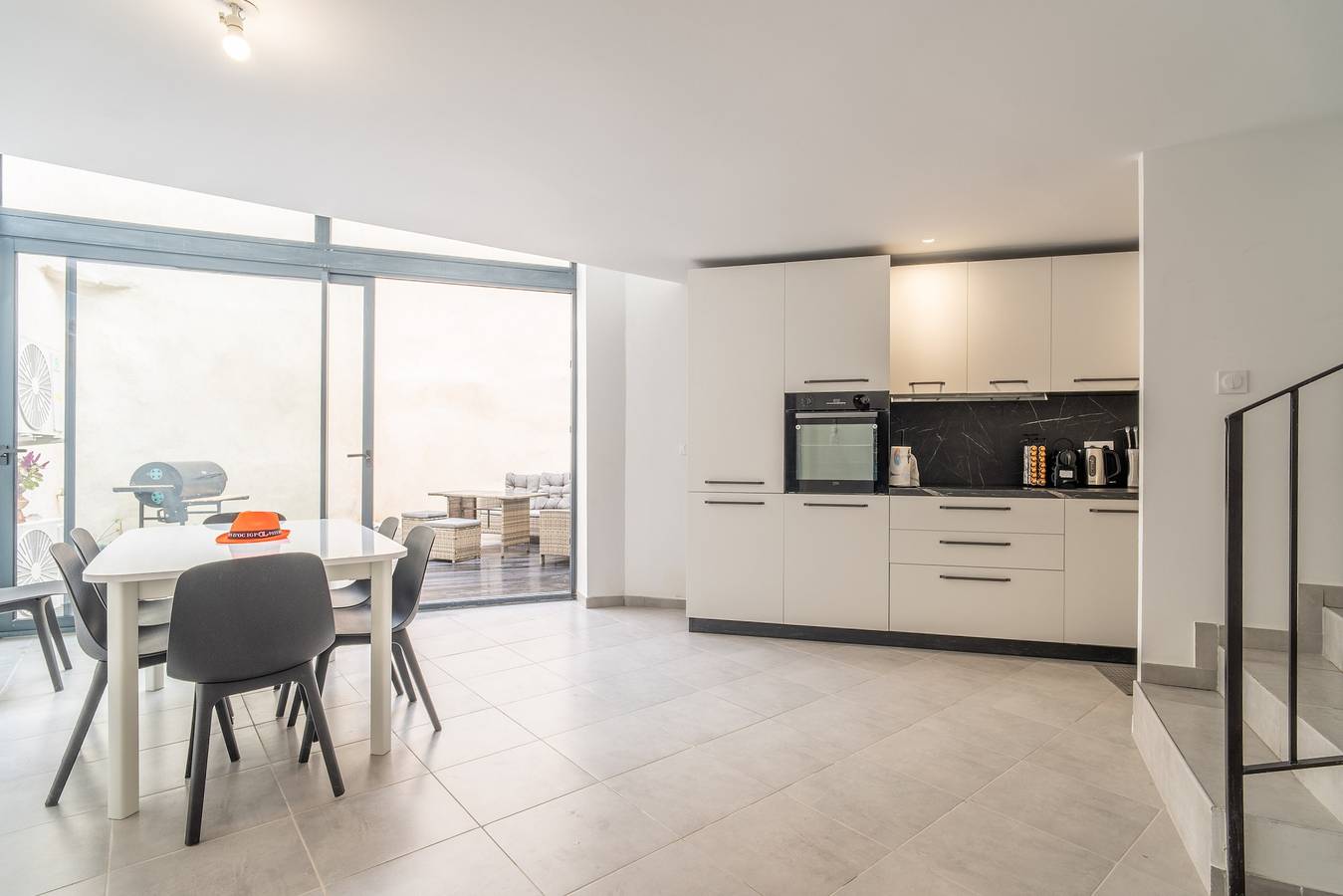 Casa vacacional «Vias» con terraza privada, Wi-Fi y aire acondicionado in Vias, Côte d'Améthyste