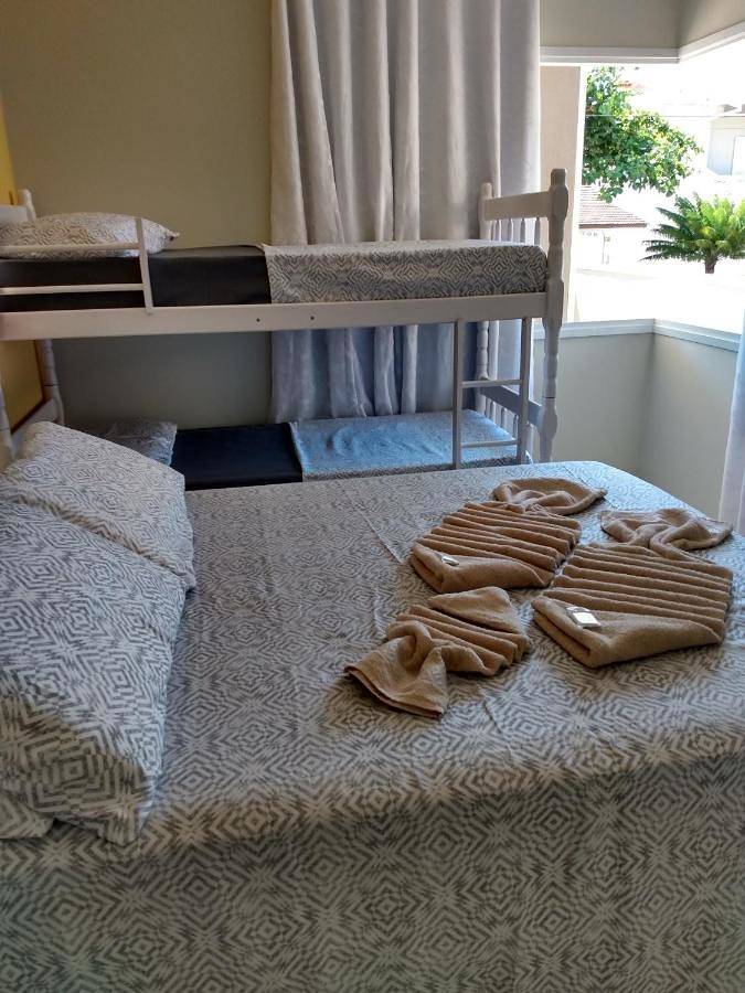 Casas e apartamentos de temporada para 4 pessoas, com piscina e terraço em São Francisco do Sul