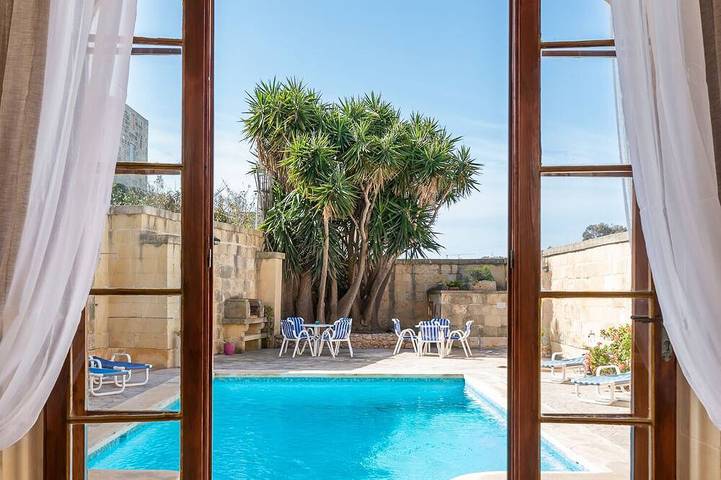 Villa per 10 persone, con giardino e balcone in Garbo