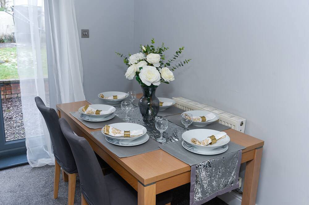 Fabulous Home from Home 3 bed House in Crewe, Cheshire East