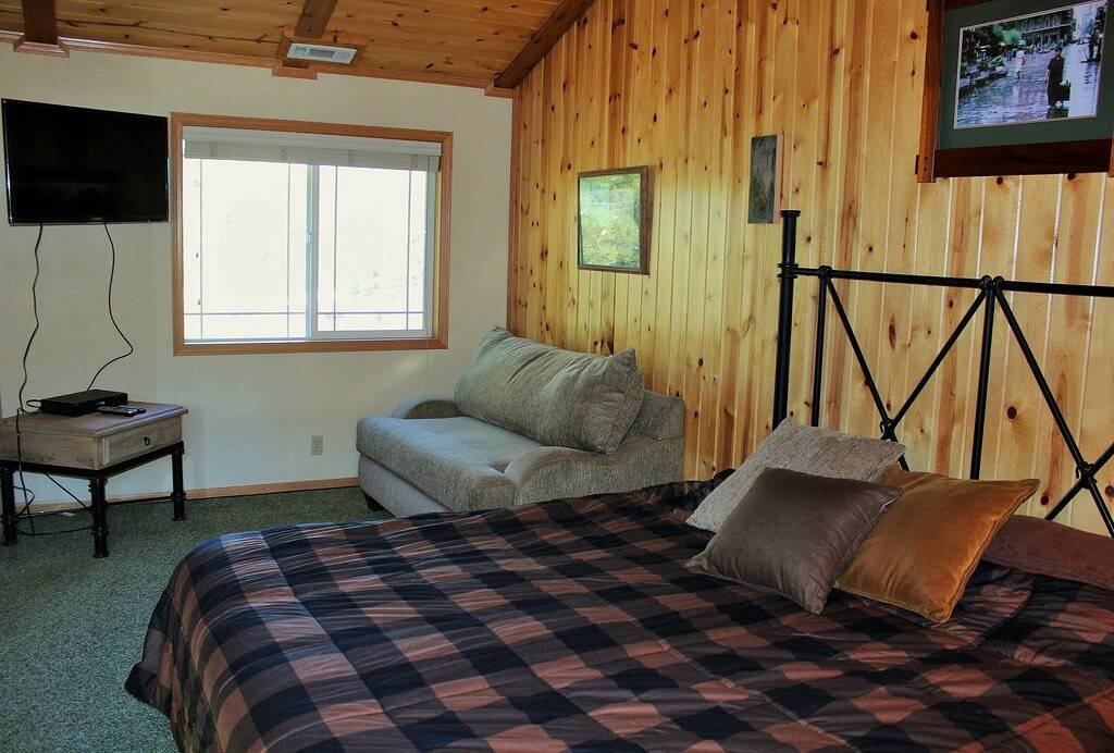 Ganze Wohnung, Brownie Retreat B: Walk To Snow Summit, See, Dorf von dieser schönen Hütte in Snow Summit, Big Bear Lake