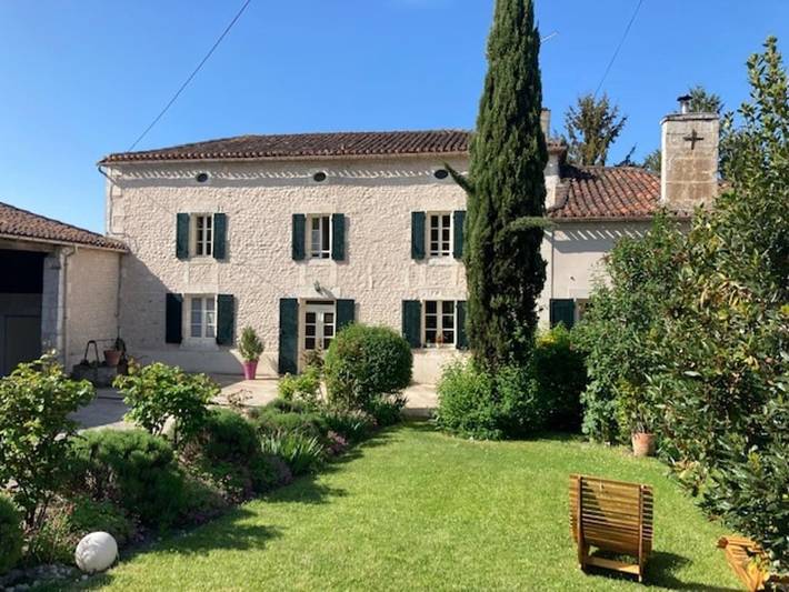 Chambre d’hôte pour 3 personnes, avec Terrasse ainsi que Jardin et Piscine en Charente
