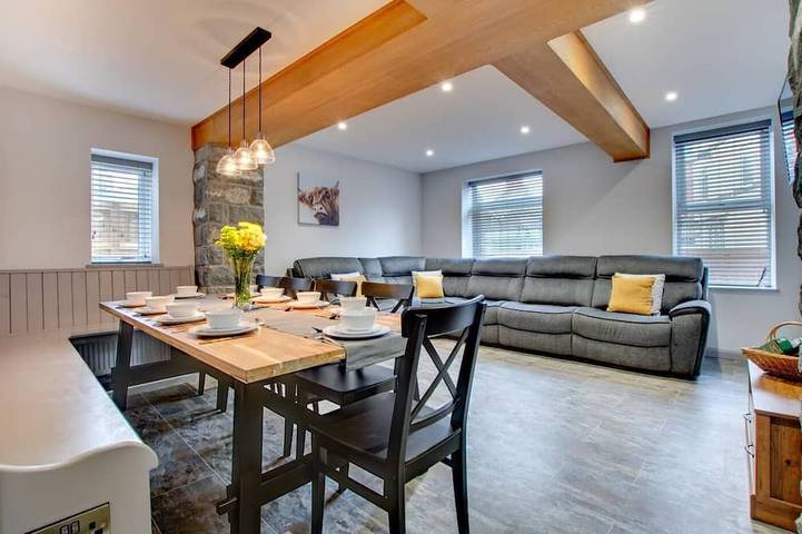 Cottage for 9 people, with Hot tub and Garden in Bala