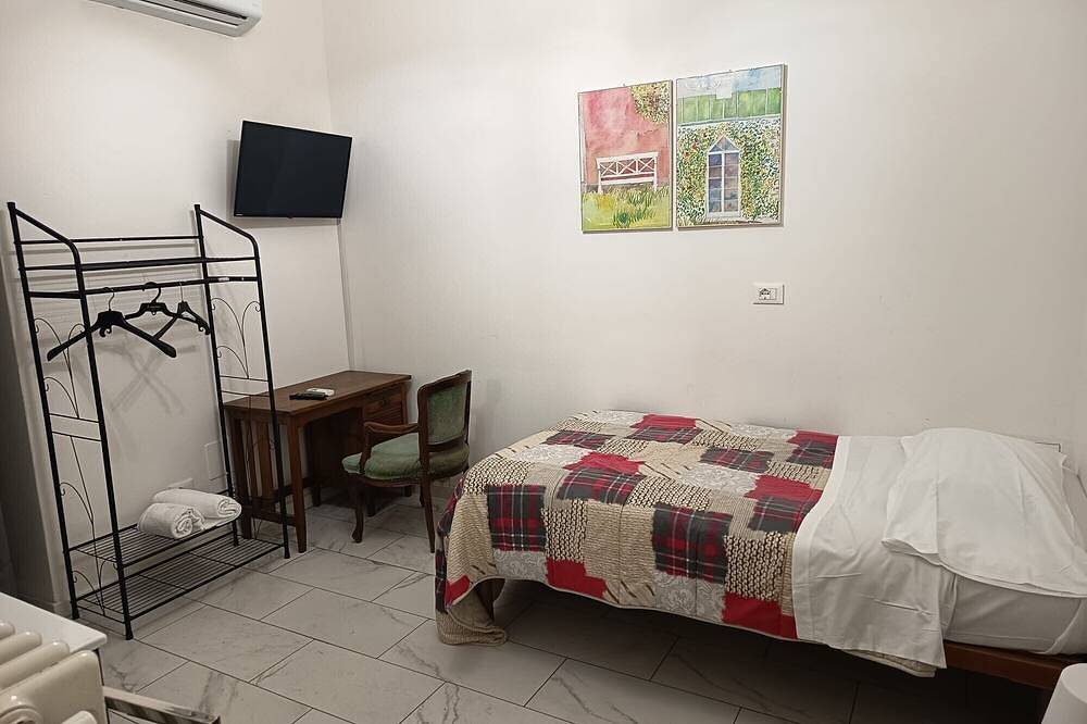 Appartamento intero, Camera Peonia - Singola con Giardino in Comune, Wi-Fi e Aria Condizionata in Prato, Provincia di Prato