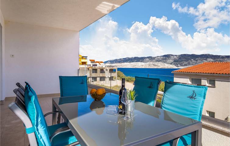 Ganze Ferienwohnung, Apartment mit Meerblick, Terrasse, WLAN und Parkplatz in der Nähe des Gradska Plaža in Pag Stadt, Pag