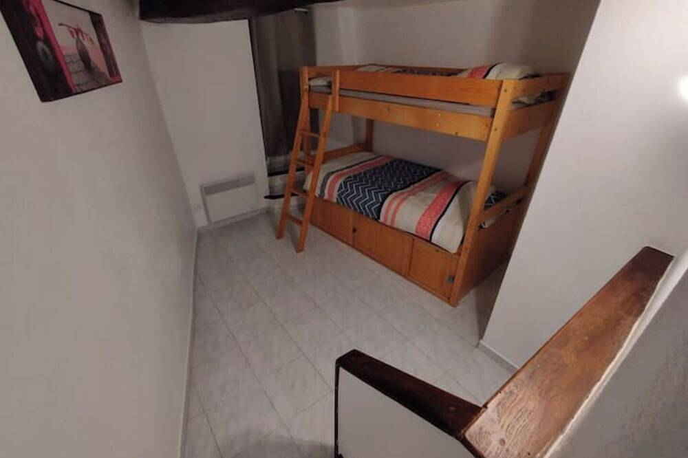 Apartment on Chemin des Roys in Nans-les-Pins, Brignoles region