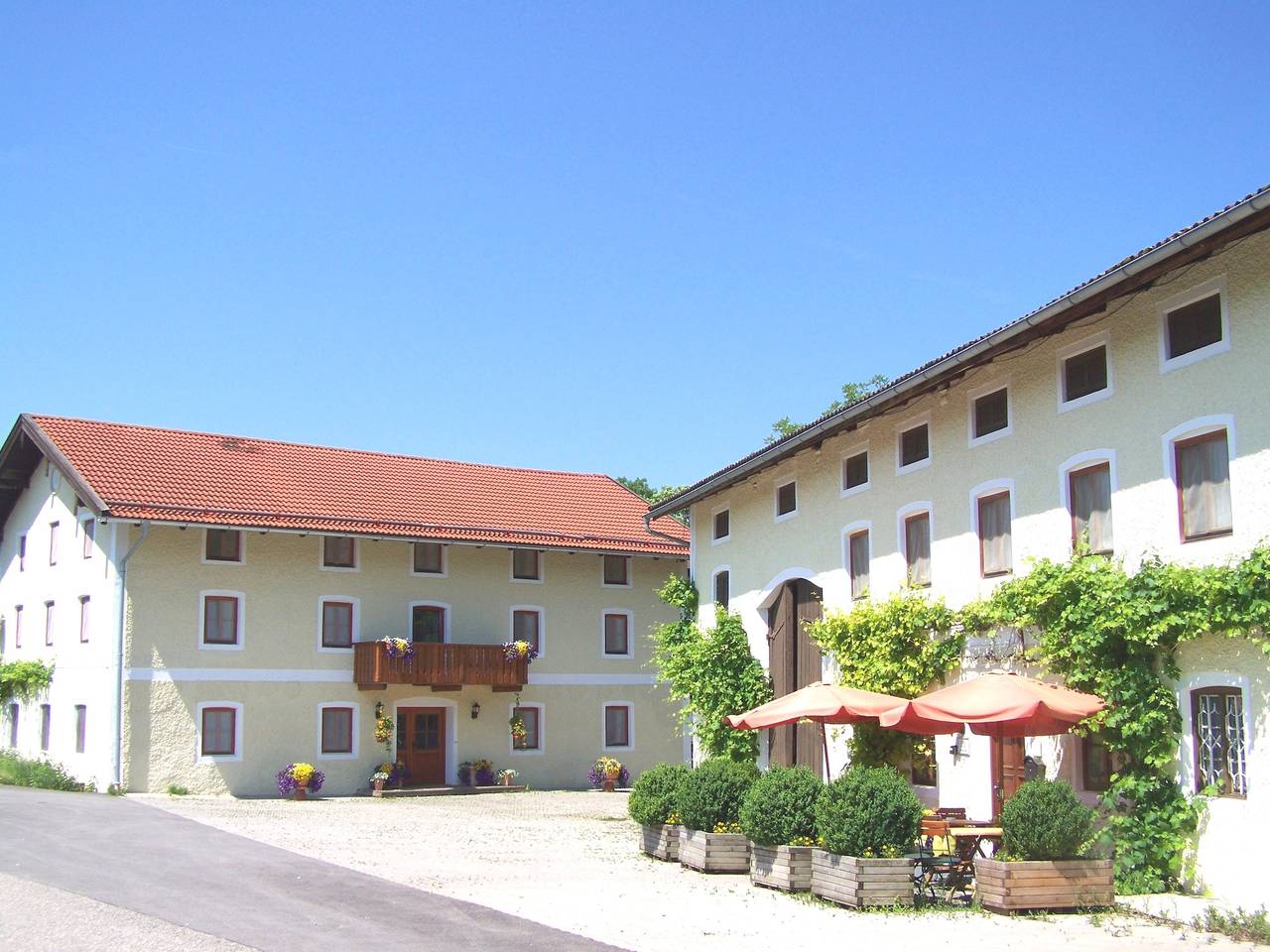 Pension Poschmühle - Doppelzimmer mit Bad/Dusche in Traunreut, Landkreis Traunstein