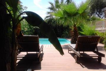 Location de vacances pour 6 personnes, avec vue ainsi que piscine et jardin à MUS